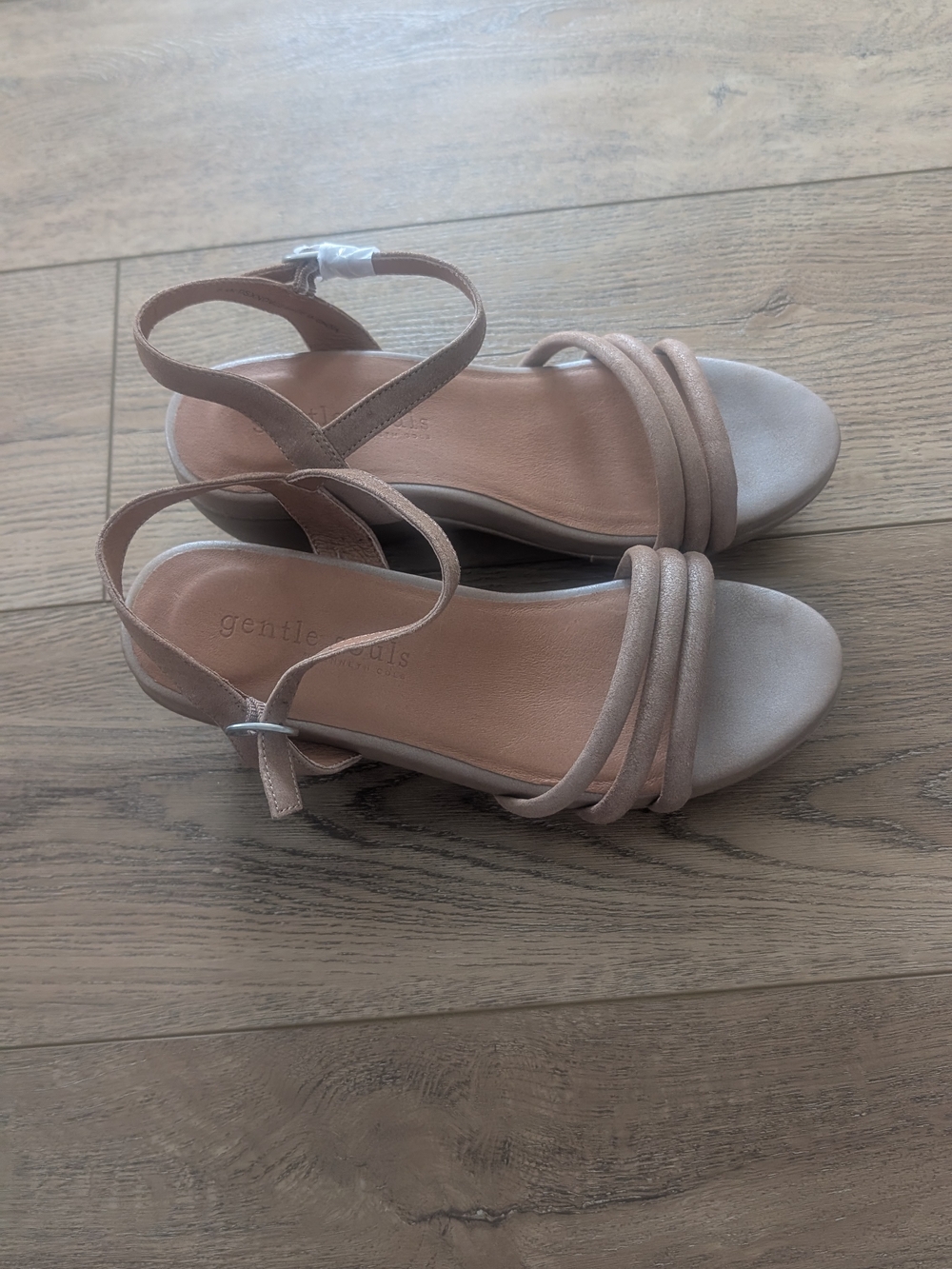 Gentle Souls Womens Tan Strappy Slingback Sandals - Picture 11 of 12